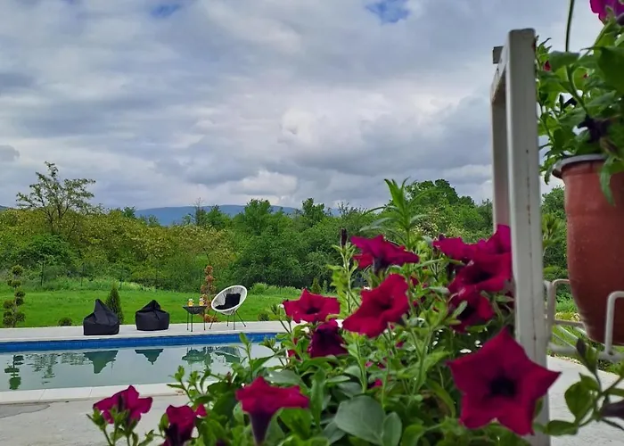 בית נופש Mountain Villa, Pool, Nature 